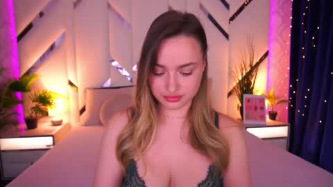 Snapshot of minifox_ chatting on March 1, 2026, 8:27 am minifox_ online show from March 1, 2026, 8:27 am