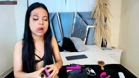 minilove_01 online show from November 5, 2025, 12:16 pm