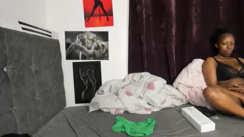 minlavine online show from October 8, 2025, 6:27 pm