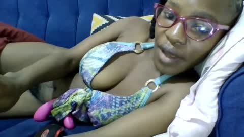 Snapshot of minlavine chatting on July 2, 2026, 9:04 am minlavine online show from July 2, 2026, 9:04 am