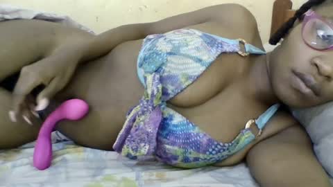 Snapshot of minlavine chatting on July 25, 2026, 12:36 pm minlavine online show from July 25, 2026, 12:36 pm