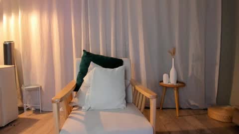 Snapshot of minnie_jin chatting on November 23, 2025, 1:44 pm minnie_jin online show from November 23, 2025, 1:44 pm