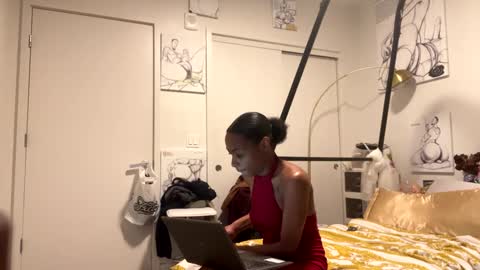 Snapshot of minniehunney chatting on January 5, 2025, 10:32 am minniehunney online show from January 5, 2025, 10:32 am