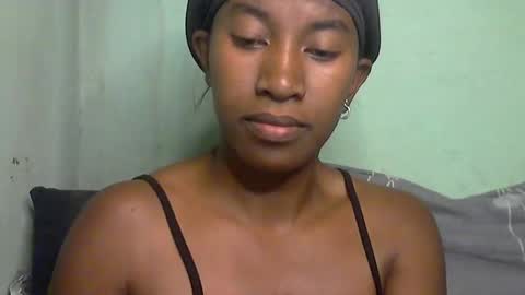 minouch211907 online show from May 2, 2026, 2:49 am
