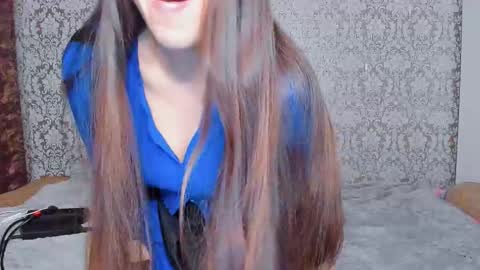 Snapshot of mira_bloempje chatting on January 5, 2026, 6:33 pm Mira online show from January 5, 2026, 6:33 pm