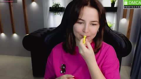 Snapshot of mira_mermayd chatting on March 5, 2025, 11:49 am Mira online show from March 5, 2025, 11:49 am