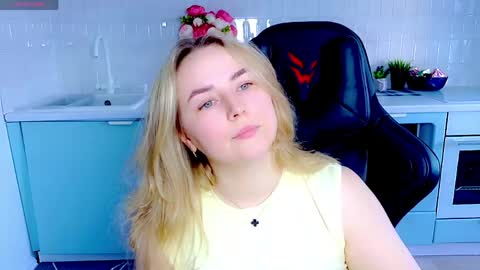 Mira online show from May 3, 2026, 1:33 am