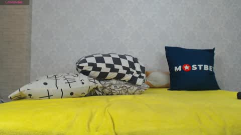 mira_one_ online show from December 27, 2024, 11:50 am