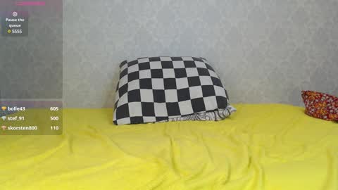 mira_one_ online show from February 3, 2025, 7:10 pm