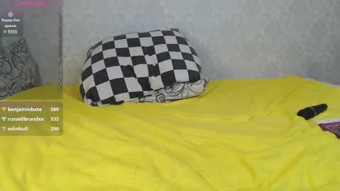 mira_one_ online show from February 14, 2025, 3:47 pm