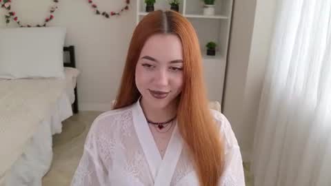 Snapshot of mirabella__flower chatting on July 5, 2026, 5:03 am mirabella__flower online show from July 5, 2026, 5:03 am