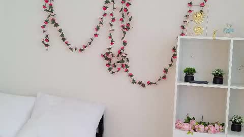 Snapshot of mirabella__flower chatting on July 14, 2026, 10:21 am mirabella__flower online show from July 14, 2026, 10:21 am
