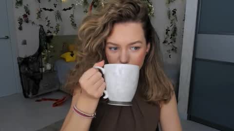 Emma online show from October 30, 2025, 8:20 pm