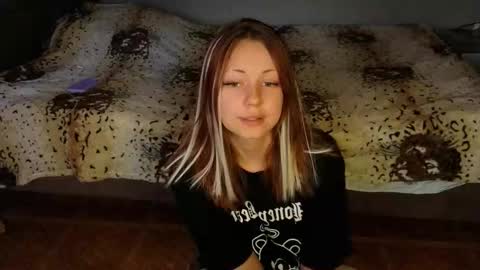 Snapshot of mirahardmanxx chatting on November 5, 2025, 12:38 pm Happy New Year online show from November 5, 2025, 12:38 pm