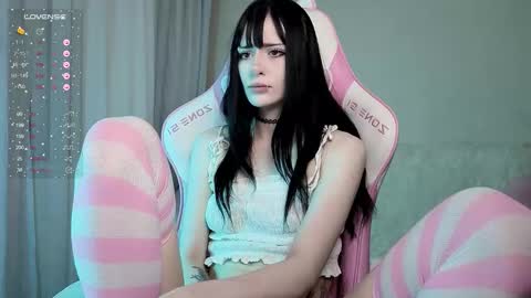 Snapshot of miranaliebert chatting on March 4, 2026, 10:05 pm Mirana online show from March 4, 2026, 10:05 pm