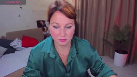 MirandaDyson online show from September 13, 2025, 10:15 am