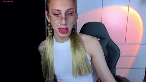 Snapshot of miraraid chatting on December 25, 2024, 10:39 am miraraid online show from December 25, 2024, 10:39 am