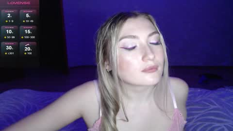 Snapshot of miraroy chatting on March 5, 2026, 7:10 pm Mira online show from March 5, 2026, 7:10 pm