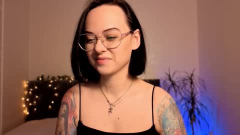 MiraSkyy online show from December 4, 2025, 7:11 pm