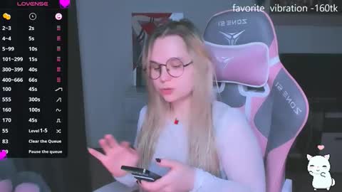 Kira online show from October 24, 2025, 6:26 pm