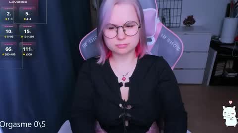 Kira online show from April 28, 2026, 6:13 pm