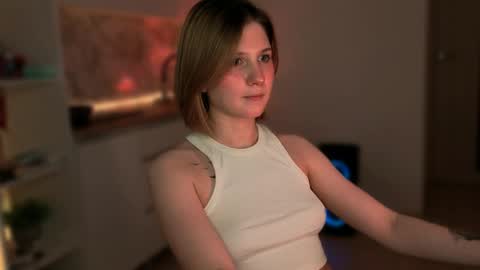 Snapshot of mirrameow chatting on April 10, 2026, 10:25 pm Mira online show from April 10, 2026, 10:25 pm
