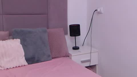 MiryamInes online show from February 8, 2025, 2:58 am