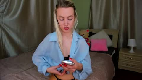 mishapallmer online show from April 30, 2026, 4:08 am