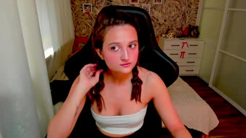 Snapshot of mishel_a_mur chatting on May 25, 2026, 12:38 am mishel_a_mur online show from May 25, 2026, 12:38 am