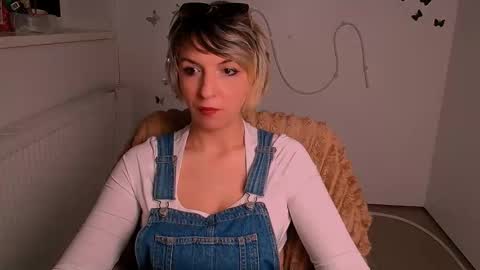 Mishelle online show from May 2, 2026, 3:06 pm