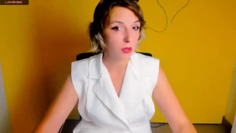 Snapshot of mishelle_blondie chatting on August 4, 2026, 11:24 am Mishelle online show from August 4, 2026, 11:24 am