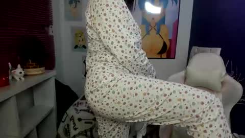 Snapshot of mishka__ chatting on January 7, 2026, 12:57 am Mishka online show from January 7, 2026, 12:57 am