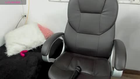 Snapshot of mishka__ chatting on February 14, 2026, 11:01 pm Mishka online show from February 14, 2026, 11:01 pm