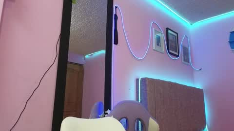 misofialeal online show from September 18, 2025, 8:22 pm