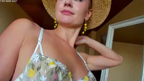 Snapshot of miss4motivated chatting on September 16, 2025, 7:53 am Kris online show from September 16, 2025, 7:53 am