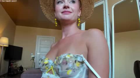 Snapshot of miss4motivated chatting on October 28, 2025, 5:55 am Kris online show from October 28, 2025, 5:55 am