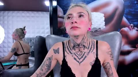 Snapshot of miss___angel chatting on March 7, 2025, 9:27 pm miss___angel online show from March 7, 2025, 9:27 pm