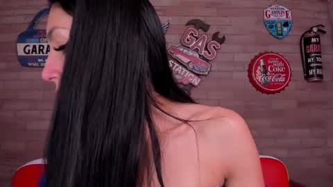 Snapshot of miss___evangeline chatting on December 2, 2025, 2:06 am Evangeline online show from December 2, 2025, 2:06 am