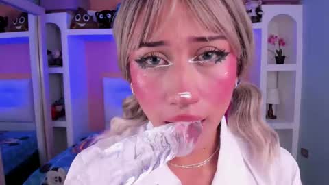 Snapshot of miss___megan chatting on November 5, 2025, 6:08 pm Megan online show from November 5, 2025, 6:08 pm