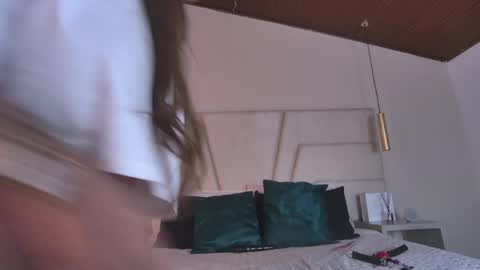 miss__ary_ online show from May 11, 2026, 4:04 pm