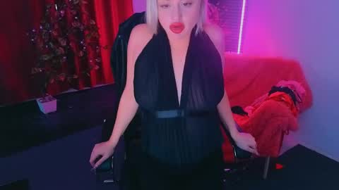 miss_alice_silver online show from May 6, 2026, 11:15 am