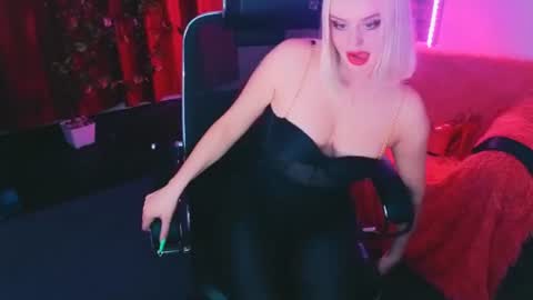 Snapshot of miss_alice_silver chatting on June 10, 2026, 7:02 pm miss_alice_silver online show from June 10, 2026, 7:02 pm