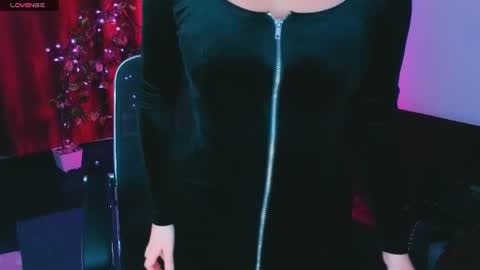 miss_alice_silver online show from June 25, 2026, 4:33 pm
