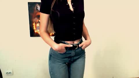 Angelina online show from September 19, 2025, 5:53 am