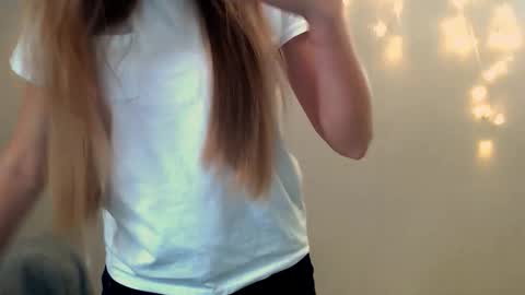 Angelina online show from November 27, 2025, 7:10 am