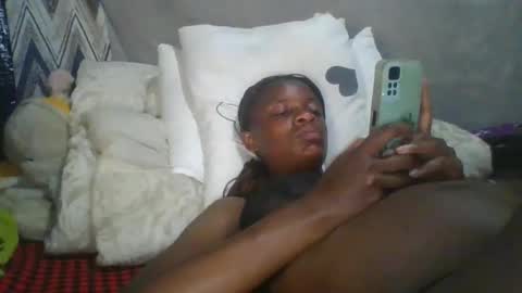 miss_belllo online show from March 12, 2025, 9:55 am