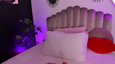 Charlize online show from January 19, 2025, 4:22 am