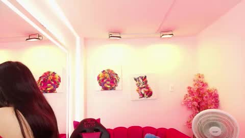 Melanie online show from December 19, 2025, 12:34 pm