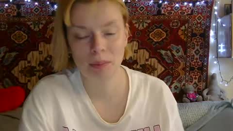 Snapshot of miss_elistia_ chatting on July 17, 2026, 11:28 am Elis online show from July 17, 2026, 11:28 am