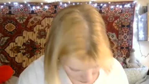 Snapshot of miss_elistia_ chatting on August 3, 2026, 11:15 am Elis online show from August 3, 2026, 11:15 am